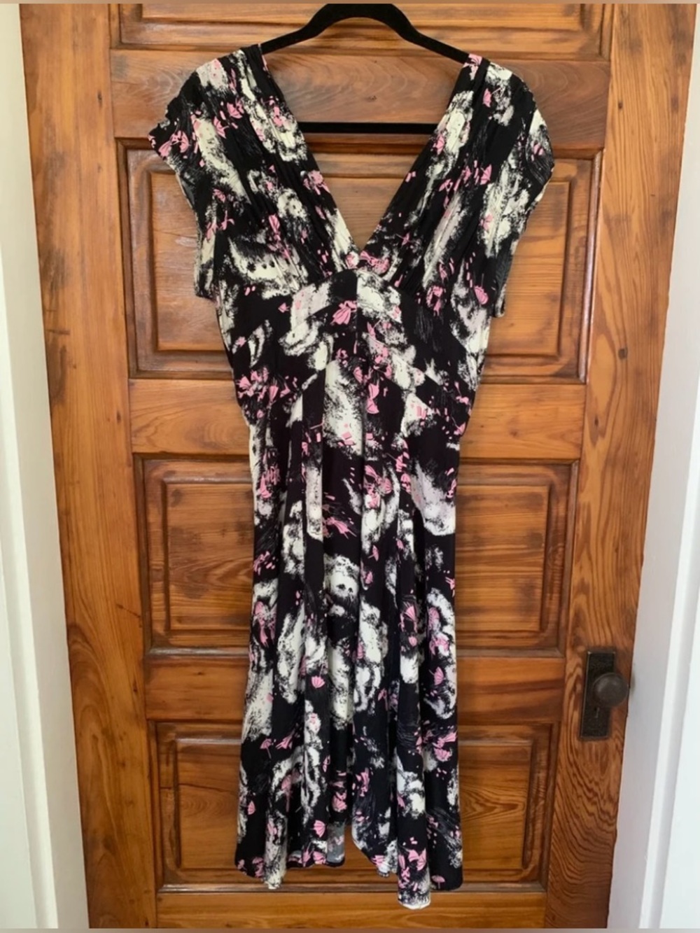 Trashy diva deep cut hurricane print dress
sz 14 as-is - Picture 2 of 7